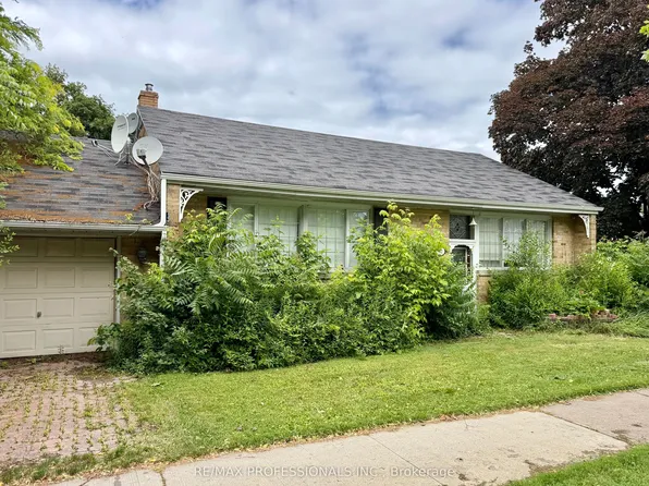 132 Rathburn Rd, Toronto, ON M9B 2K8