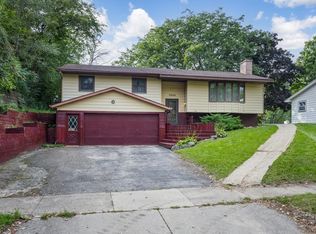 2806 Warner St, Madison, WI 53713