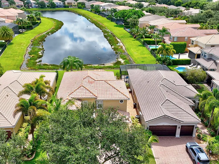 8326 Emerald Winds Cir — Photo 55