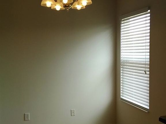4th image of 550 Chapelgate Dr