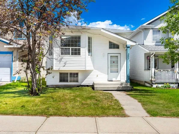 207 W Coral Springs Cir NE, Calgary, AB T3J 3P6