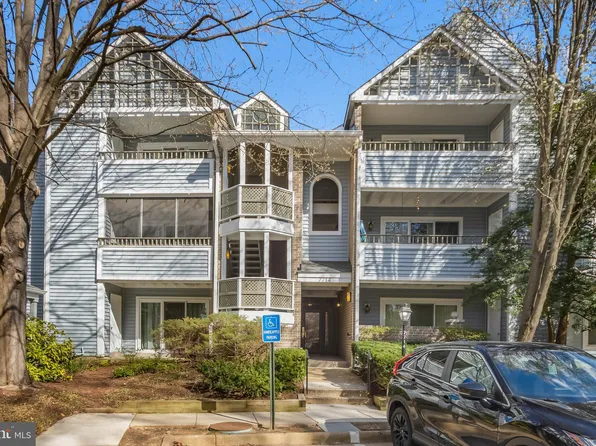 7714 Lafayette Forest Dr APT 32, Annandale, VA 22003