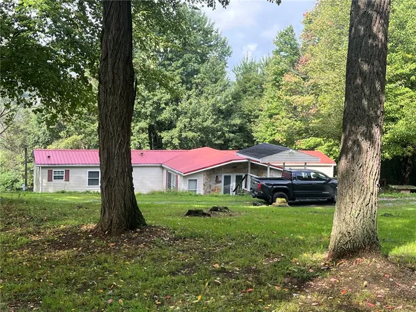 1567 Pulaski Mercer Rd, Mercer, PA 16137