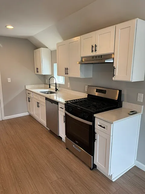 2 bed, 900 sqft, $1,900 — Photo 3