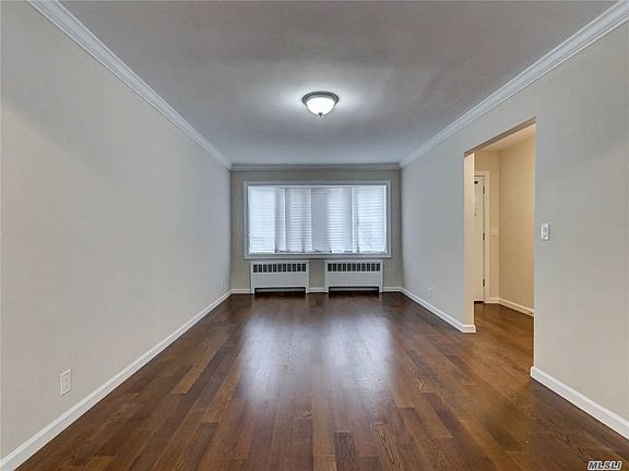 4th image of 205 W 22nd St