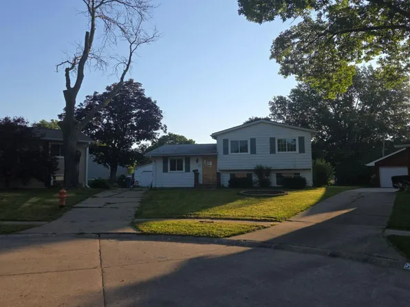 5503 31st Avenue Ct, Moline, IL 61265