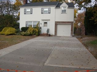 9 Elmwood Dr, Elmwood Park, NJ 07407