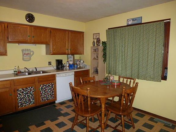 4th image of 1012 Meadowlane Dr