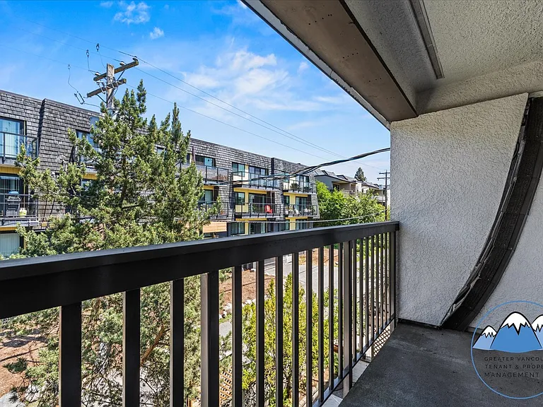 270 3rd St W — Photo 18
