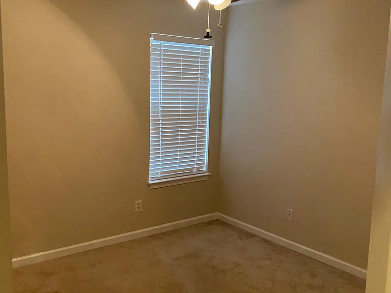 1095 Breezy Valley Dr — Photo 10