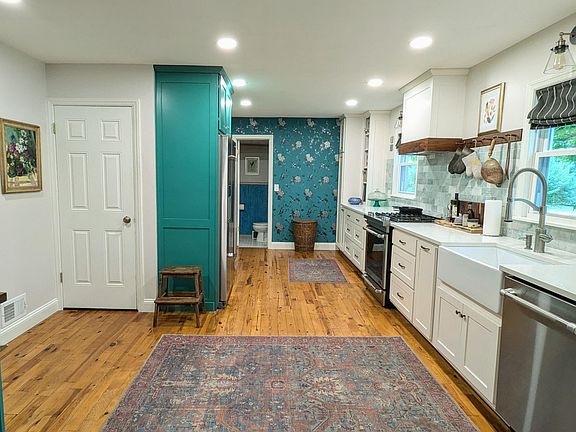 5th image of 6110 Hall St SE