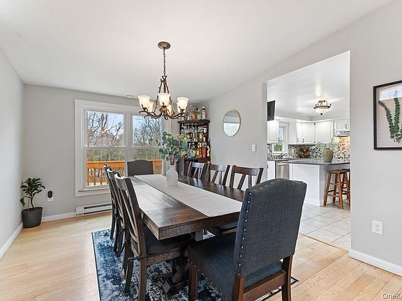 5th image of 4 Stonewall Farm Road