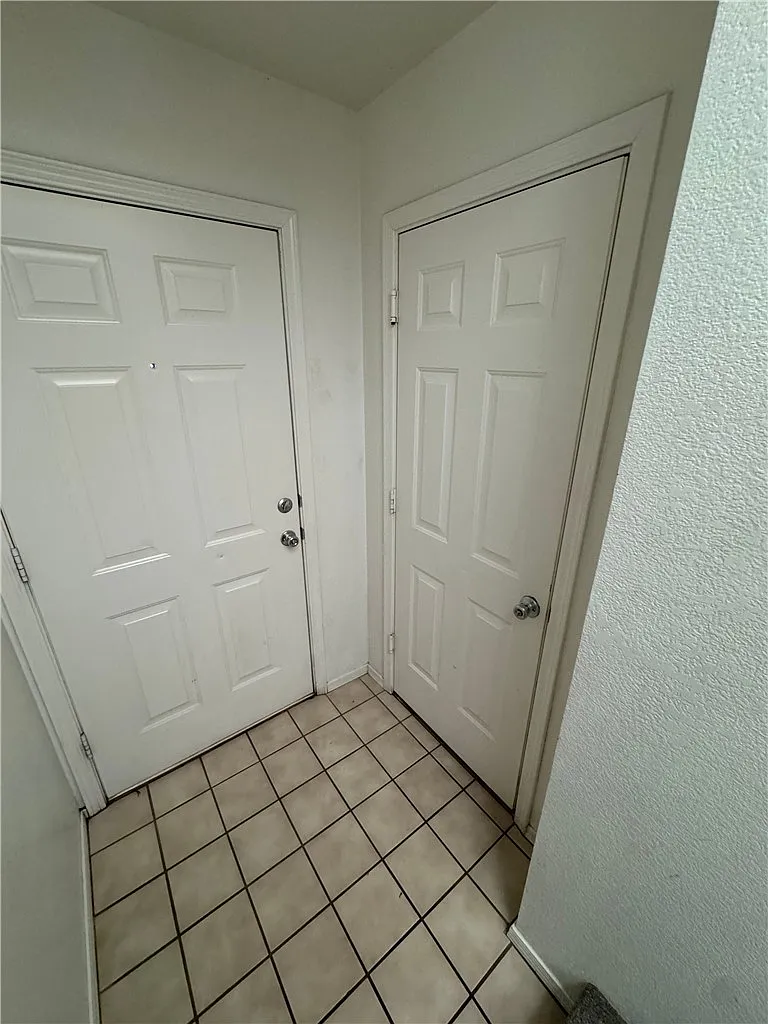 Building Photo - 331 Phyllis Dr #2