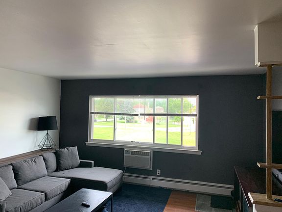 Spacious Living Room W/Grey Accent Walls
