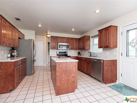 3rd image of 709 Bluebonnet Cir