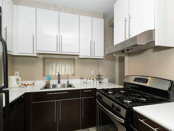 4th image of 42-05 Parsons Blvd #Penthouse A