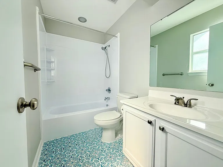 2553 Stockbridge Dr #B — Photo 11