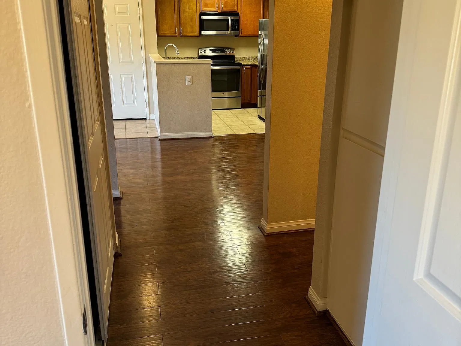 2 bed, 850 sqft, $2,650 — Photo 3