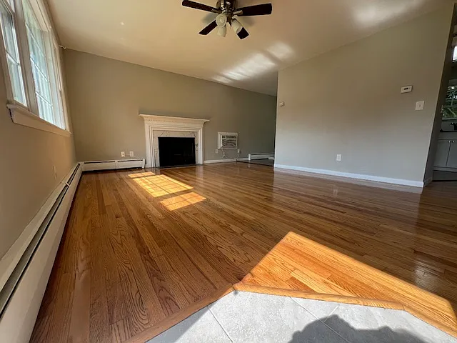 Living room - 18 Laurel Dr