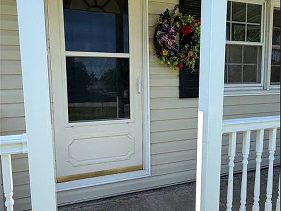 2nd image of 902 Crestview Dr