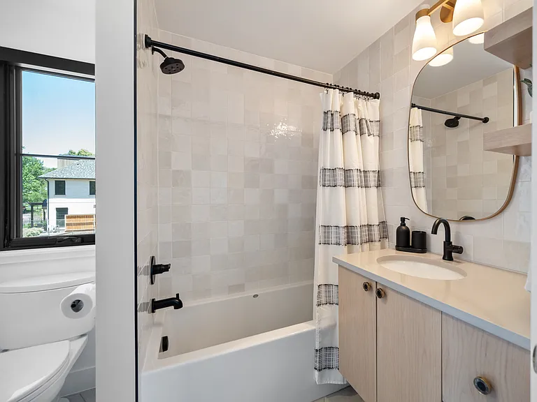 528 S Gaylord St — Photo 47