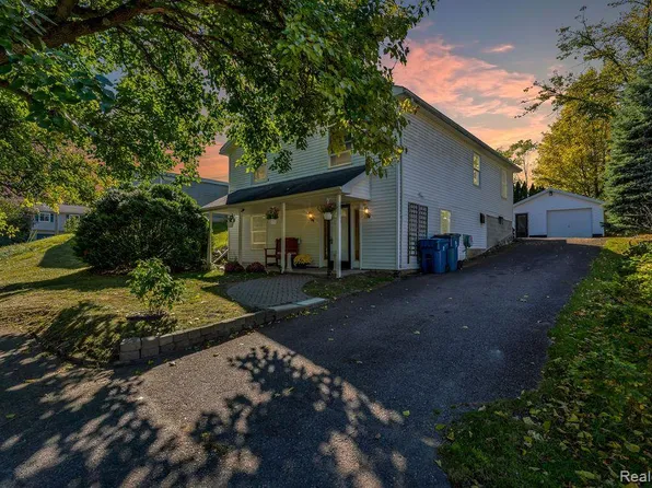 308 Legrande St, Holly, MI 48442