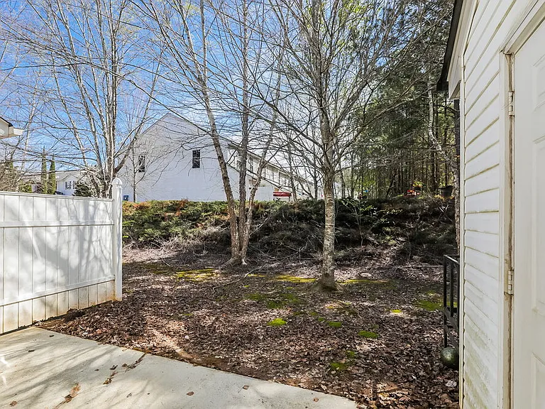 2286 Strathmoor Manor Dr — Photo 17