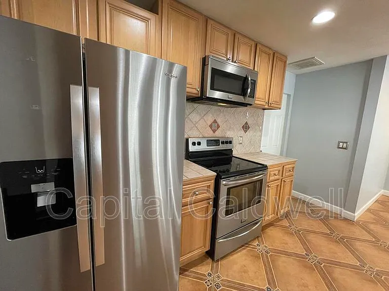 12813 Starling Dr — Photo 3
