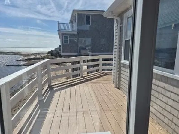 39 Cove St, Mattapoisett, MA 02739