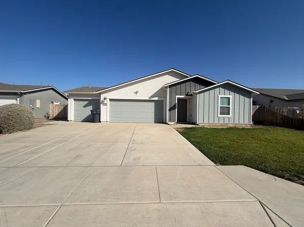 1892 Capistrano Ave, Tulare, CA 93274