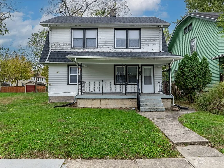 338 Kenwood Ave — Photo 1