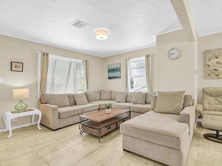 3218 Palm Dr — Photo 8