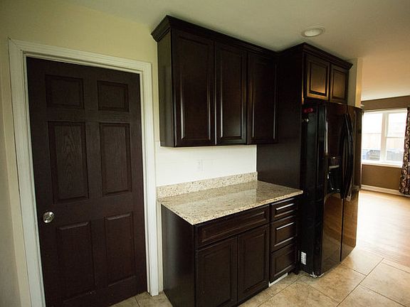 4th image of 2623 Calwagner Ave