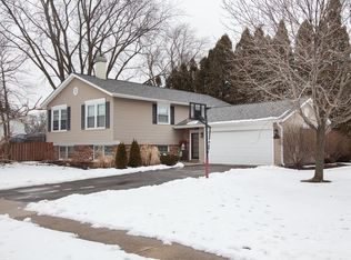 2627 N Ridge Ave, Arlington Heights, IL 60004