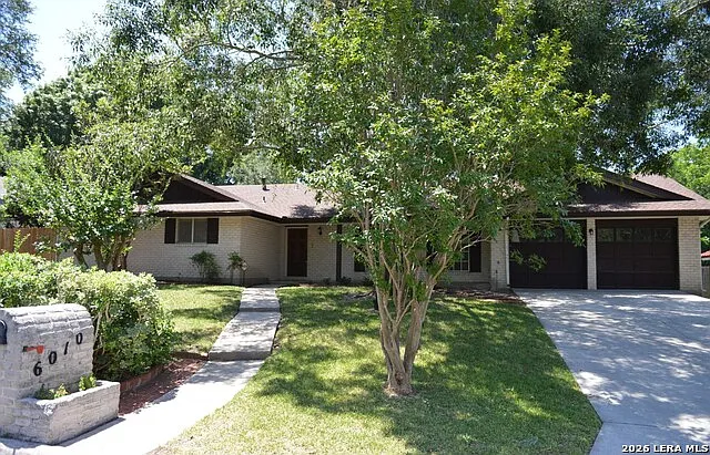 6010 Windhaven Dr — Photo 2