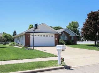 533 Taylor Dr, Chillicothe, IL 61523