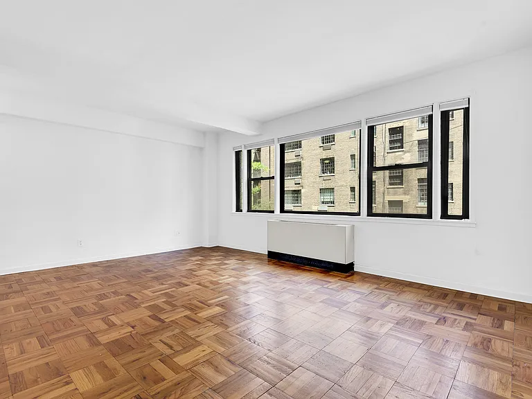 55 E 9th St #6B — Photo 2