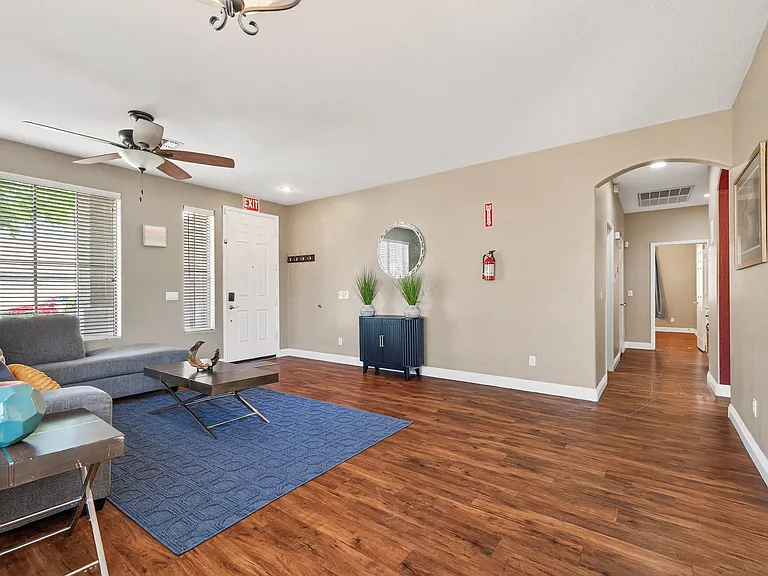2433 W Ellis St — Photo 65