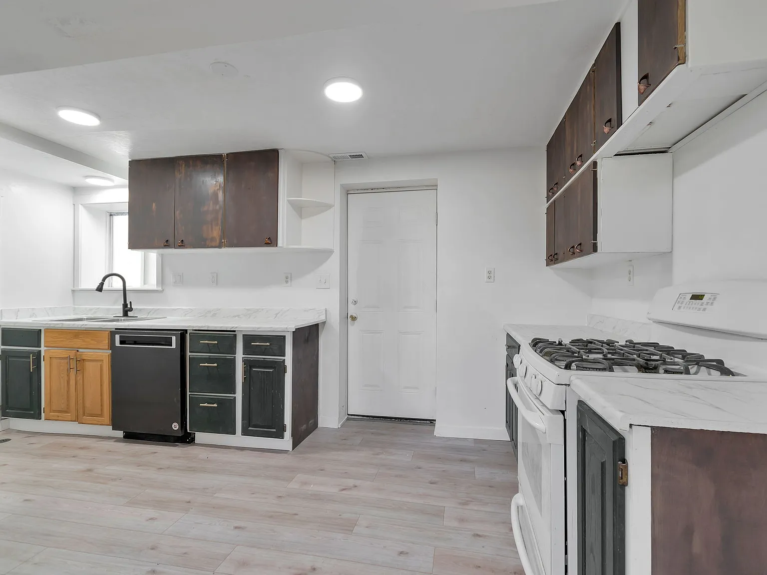 2 bed, 1041 sqft, $1,400 — Photo 4