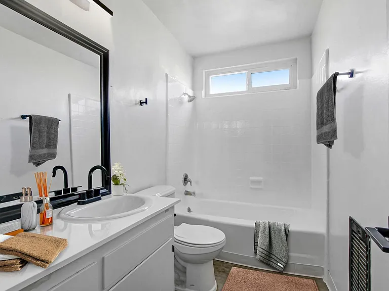 Valparaiso Apartments — Photo 10