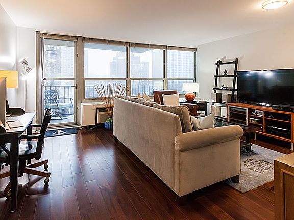 3rd image of 3550 N Lake Shore Dr APT 808