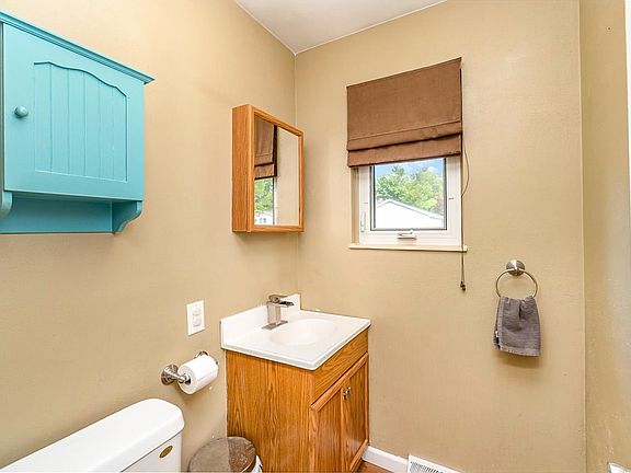 5th image of 12042 Sanders Dr