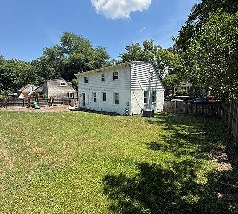4th image of 1300 Maywood Rd