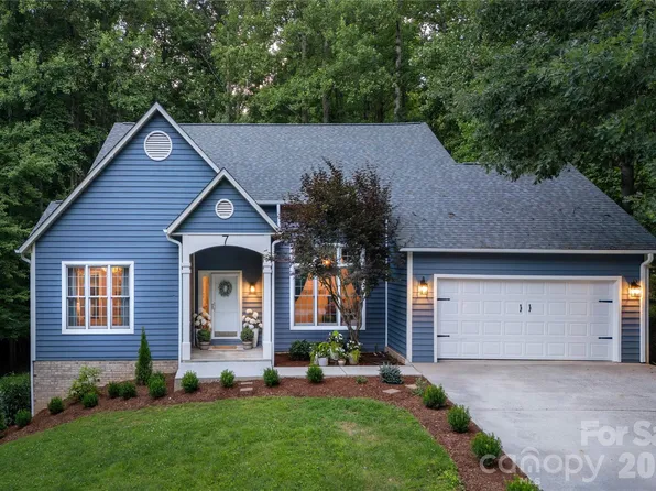 7 Oak Hollow Dr, Asheville, NC 28805