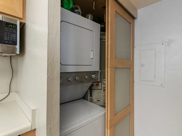 1498 E Foxboro Dr S #1 — Photo 19