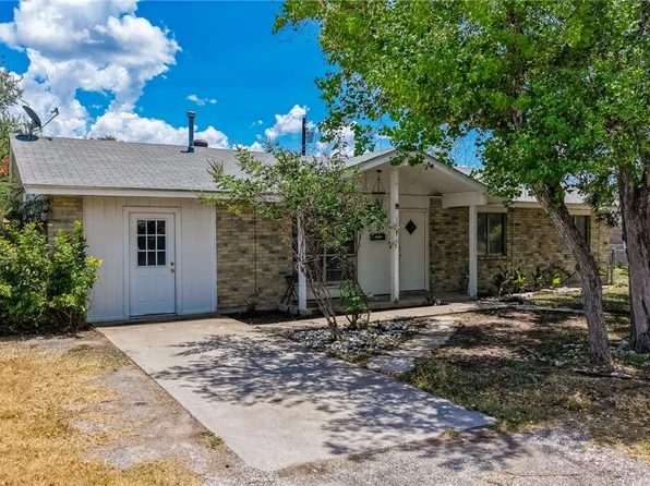 1604 Cadillac Dr, Three Rivers, TX 78071