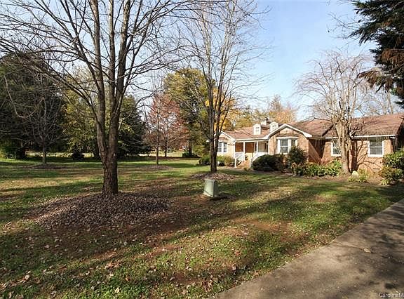 2nd image of 7101 Ashbourne Ln