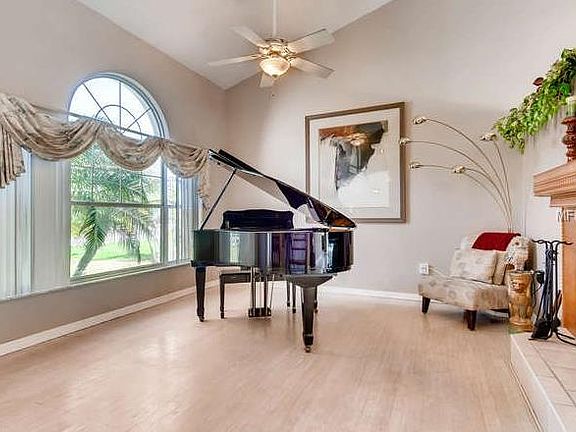 4th image of 1023 Big Oaks Blvd