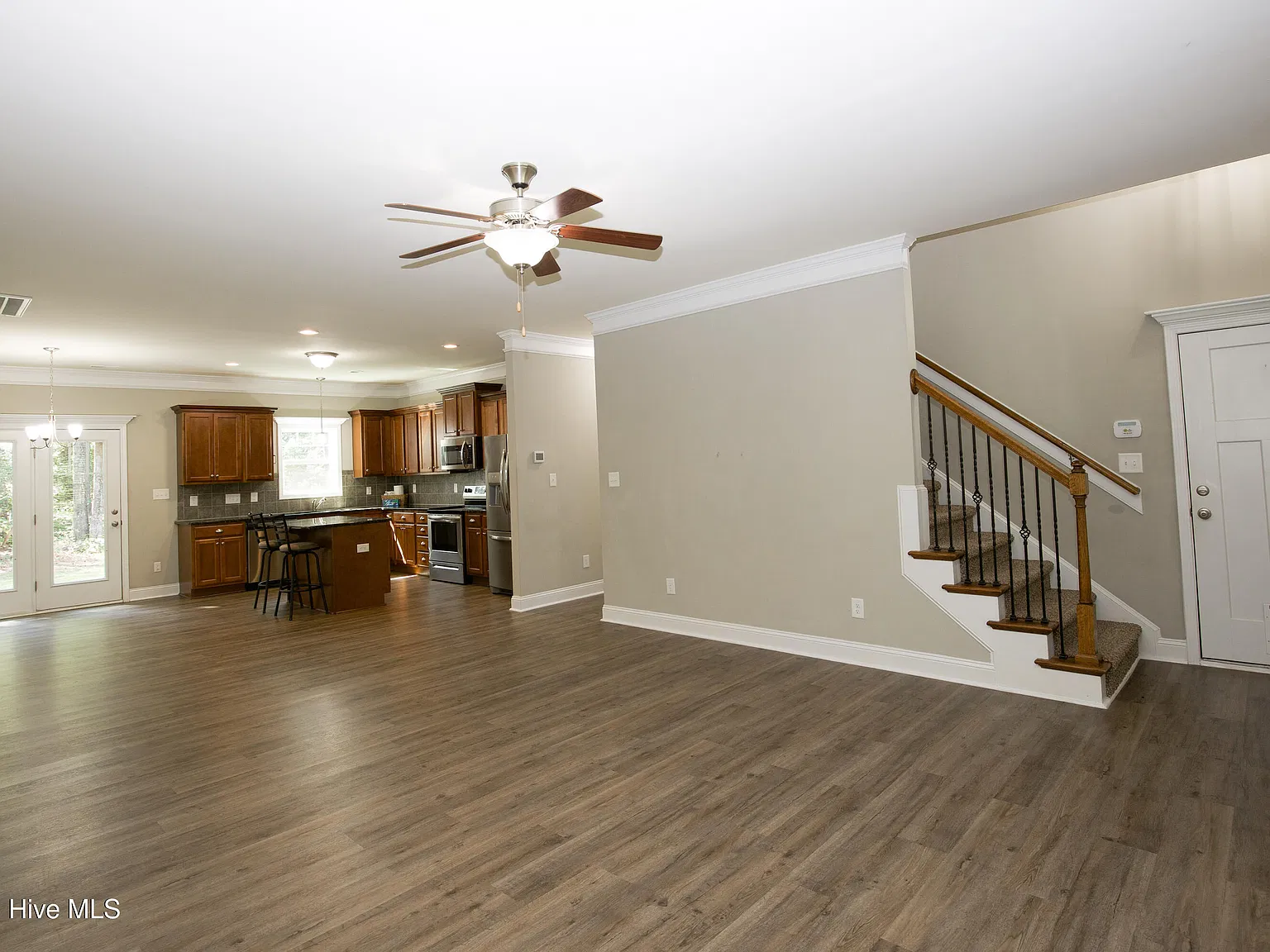 3 bed, 2.5 bath, 1899 sqft, $2,100 — Photo 4