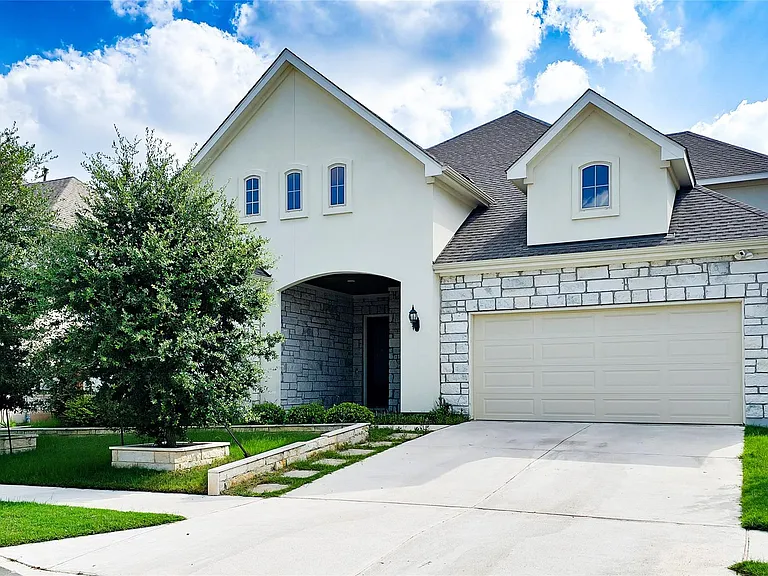813 Sunny Ridge Dr — Photo 2